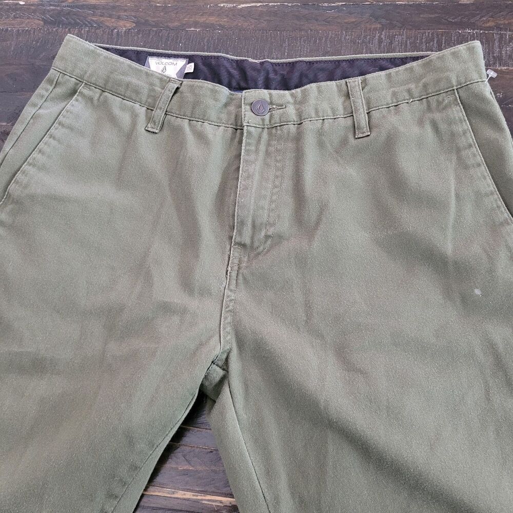 Volcom Men’s Olive Green Chino Pants Size 33 Stone Logo Embroidered Skate Casual